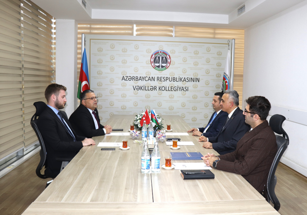 Vəkillər Kollegiyasının sədri Eskişehir Barosunun rəhbəri ilə görüşdü - FOTO