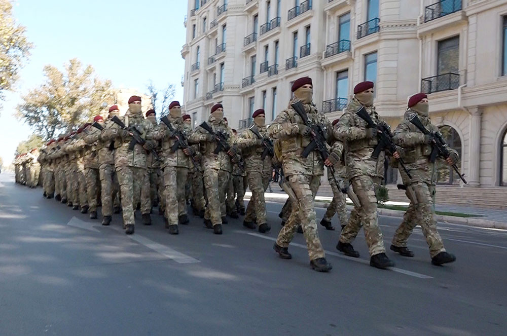 Sabah Bakıda hərbi yürüşlər keçiriləcək - Bu istiqamətlərdə