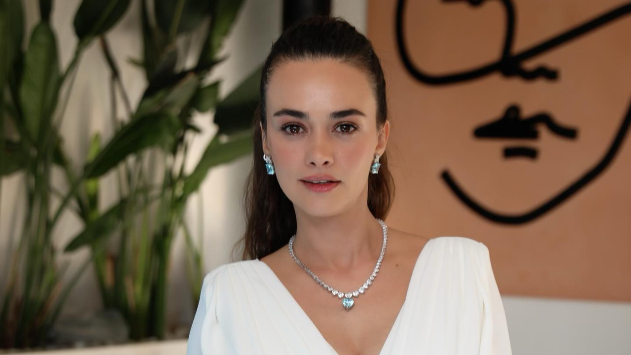 Məşhur türk aktrisa ilk dəfə oğlunu göstərdi - FOTO