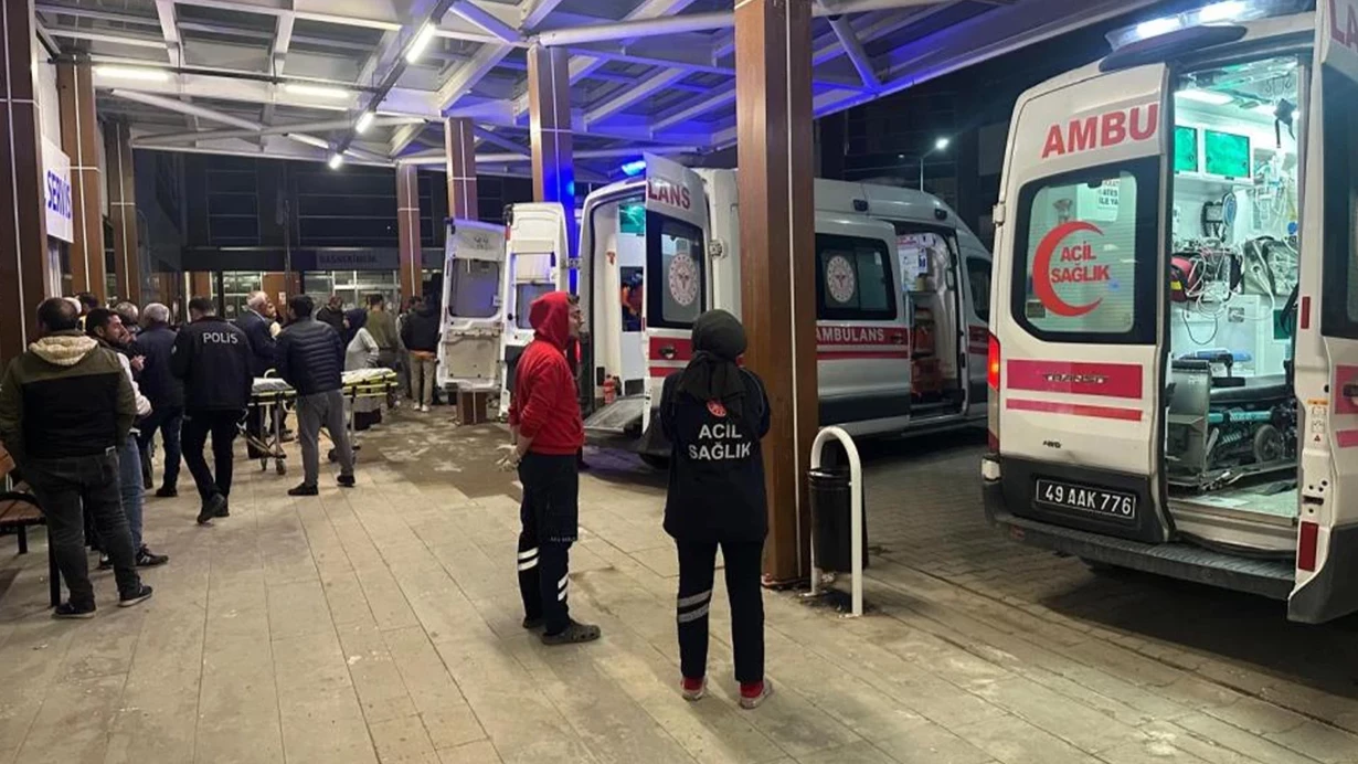 Müəllimləri daşıyan avtomobil qəza törətdi - 7 nəfər...