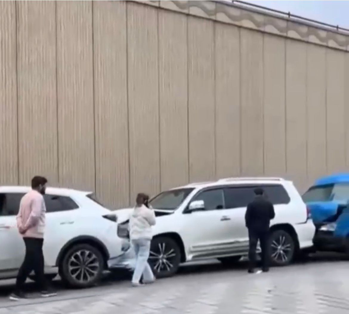 Dərnəgül yolunda 4 avtomobil toqquşdu - VİDEO