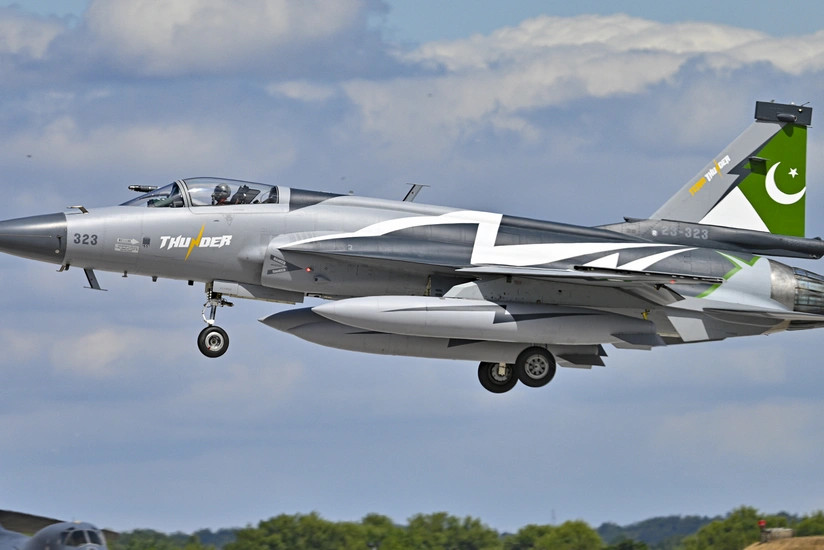 Pakistanın \"JF-17 Thunder\" qırıcıları paradda iştirak edəcəklər