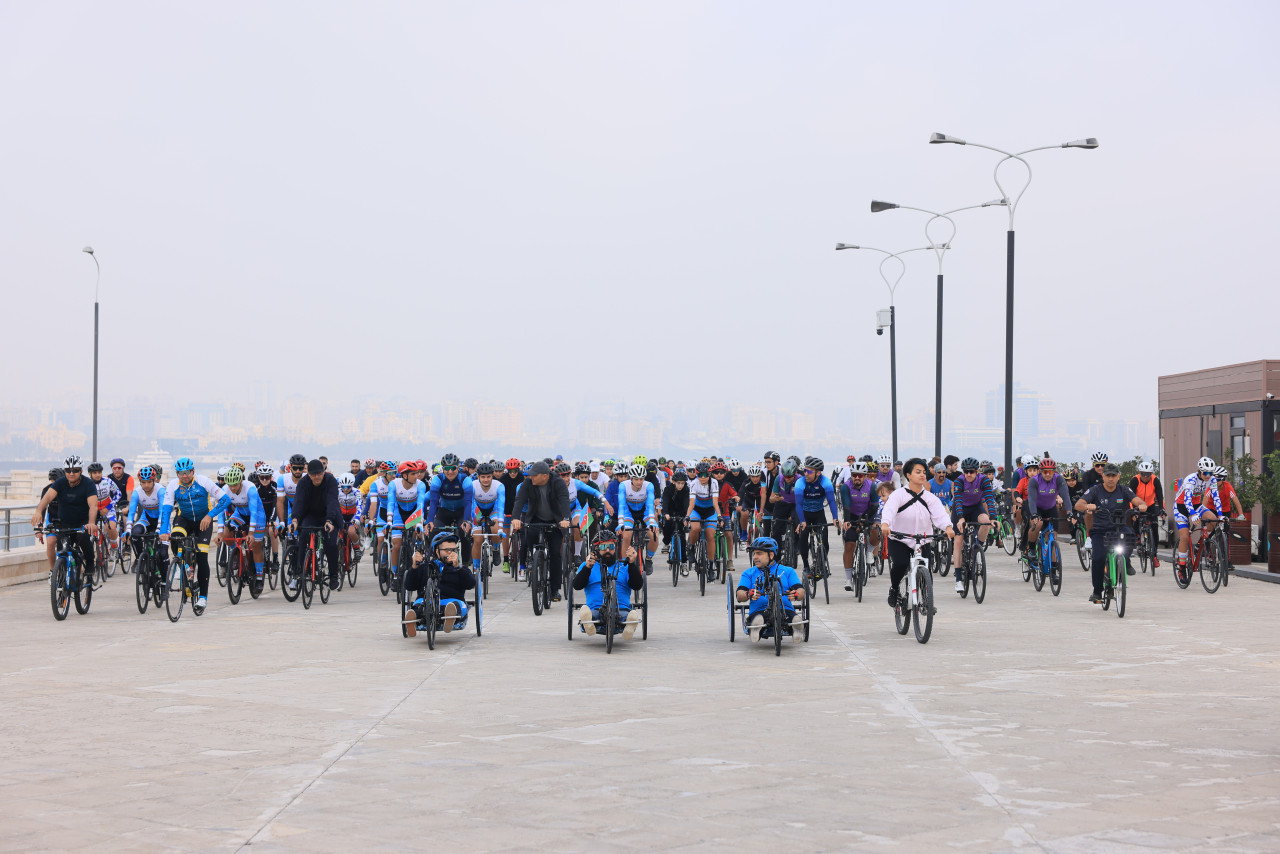 Dövlət Bayrağı Günü münasibətilə veloyürüş keçirildi - Fotolar