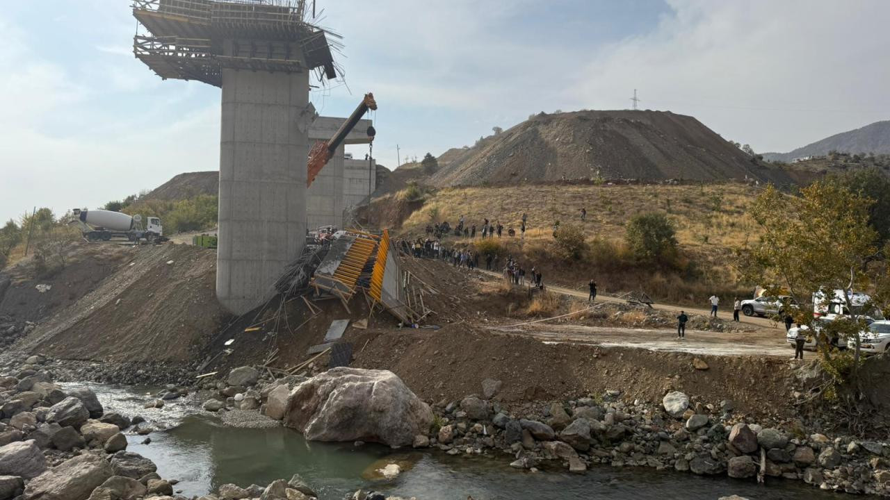 Türkiyədə tikilməkdə olan körpü çökdü - Ölənlər var