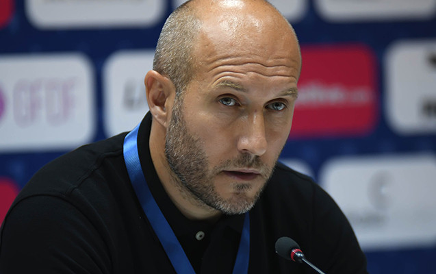 \"Neftçi\"nin baş məşqçisi 4 oyunluq cəzalandı - Klub 10 min manat cərimələndi