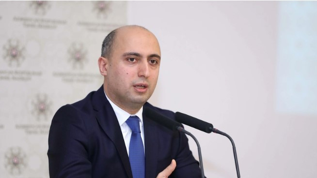 \"Müəllimlər axşam saat 6-ya kimi məktəbdə qalacaq\" - Emin Əmrullayev