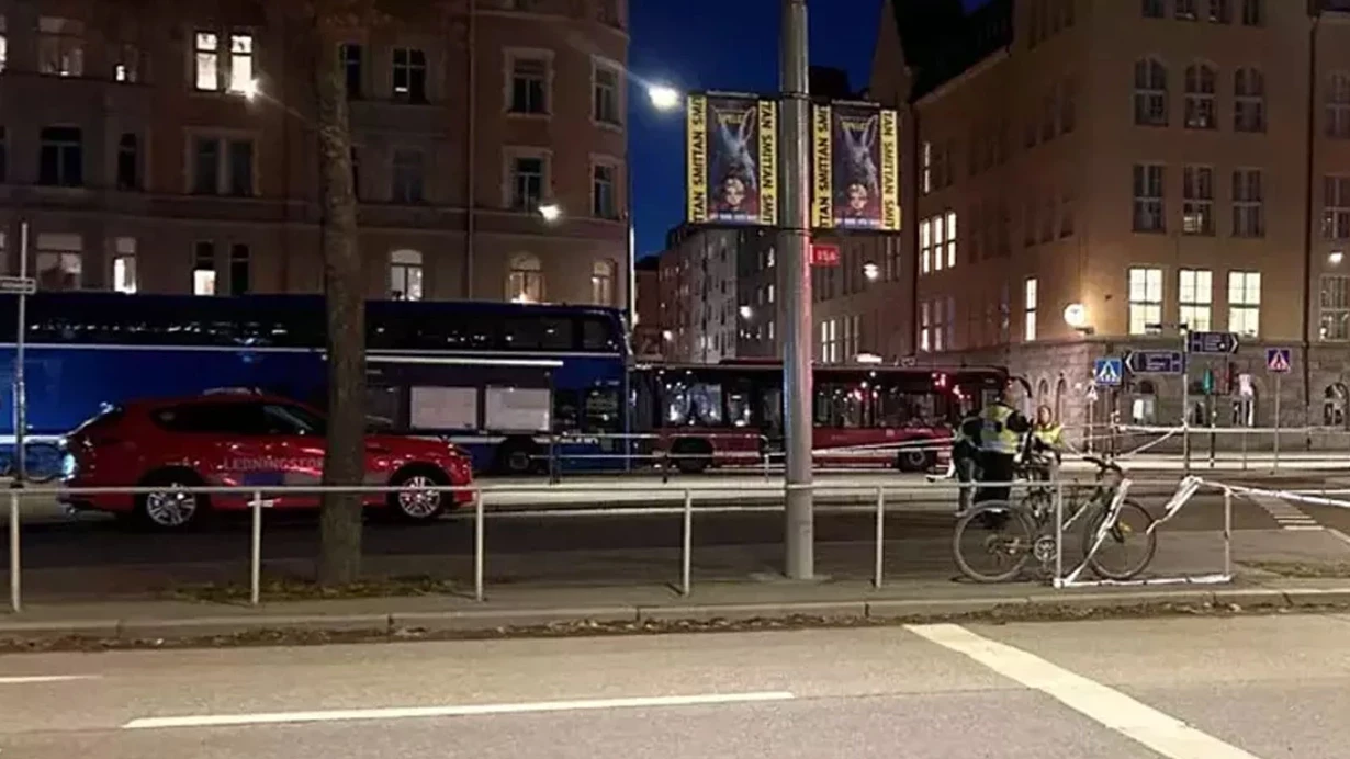 Avtobus dayanacağa çırpıldı - Ölən və yaralananlar var