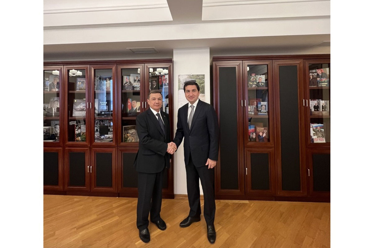 Hikmət Hacıyev Türkmənistan səfiri ilə görüşdü