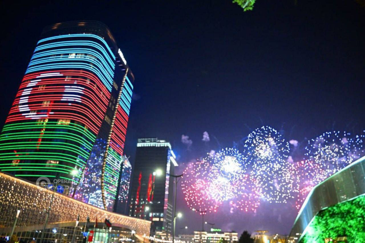 Daşkənddə binalar üzərində Azərbaycan bayrağı proyeksiya olundu