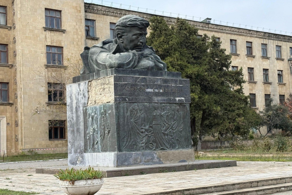 Cəfər Cabbarlının büstü restavrasiya ediləcək
