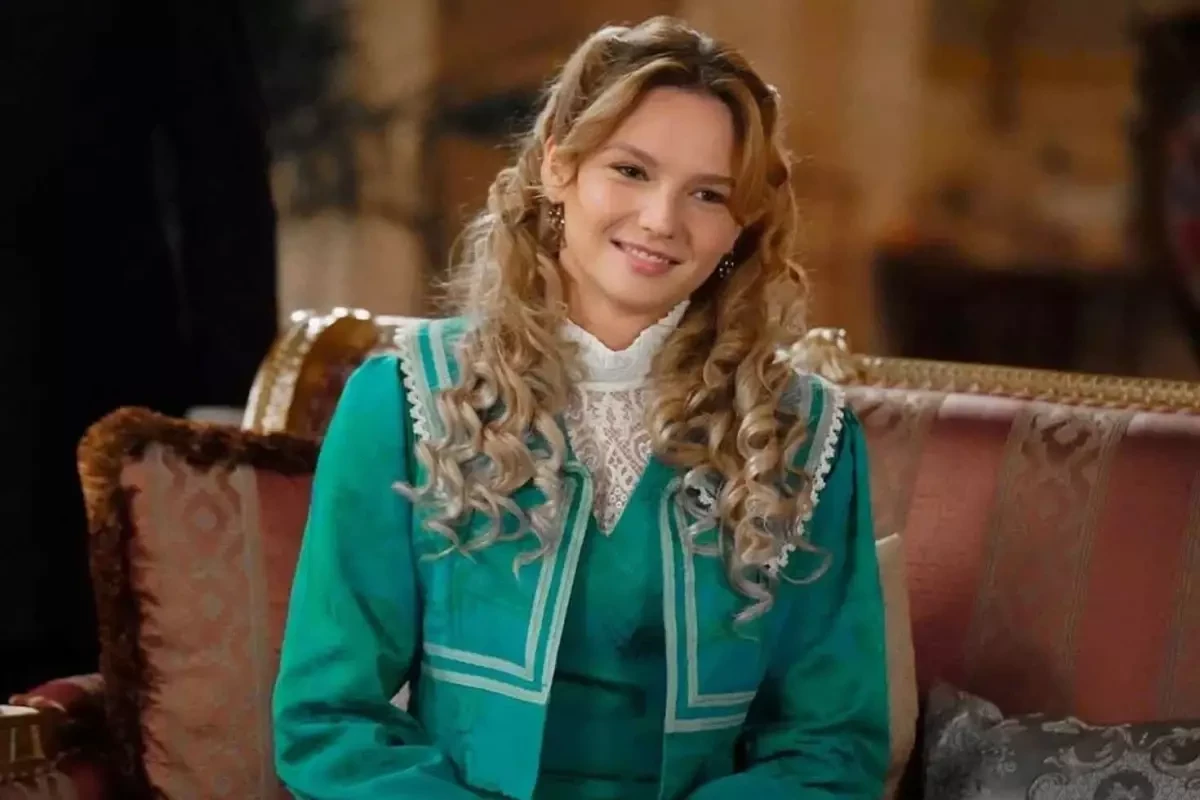 Məşhur türk aktrisadan gözlənilməz paylaşım - Aylardır gizlətdiyi sevgilisini üzə çıxardı / FOTO