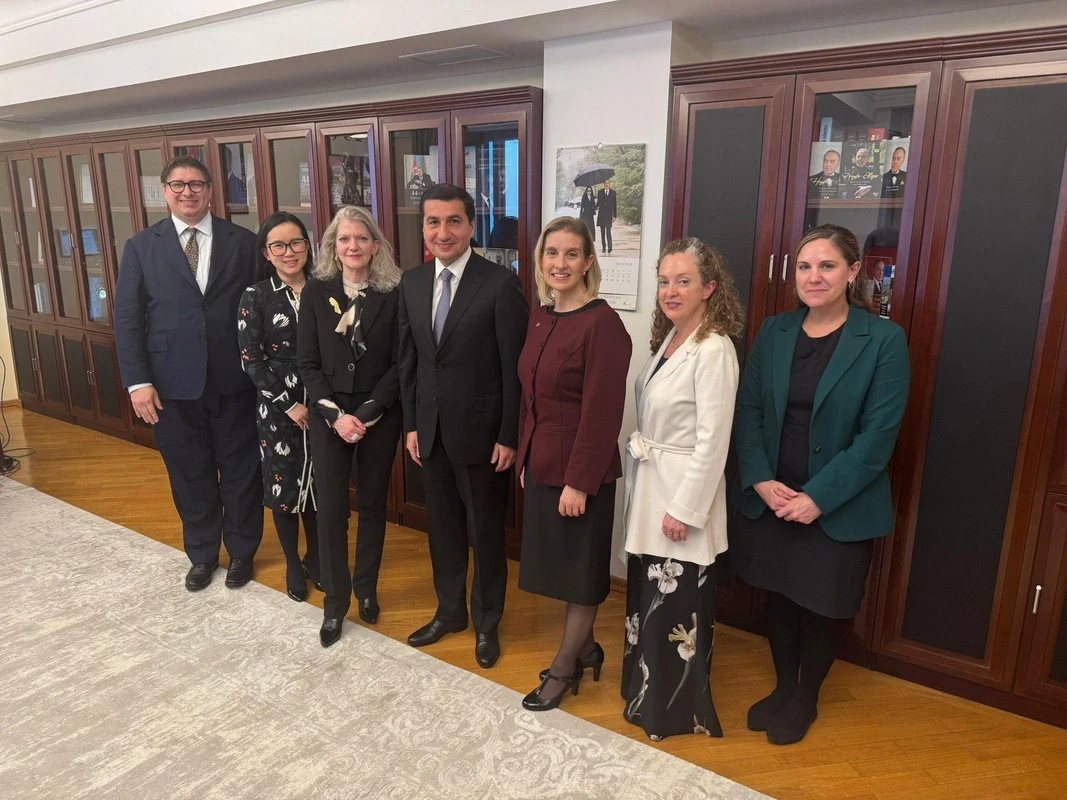 Hikmət Hacıyev Elison Hukerin rəhbərlik etdiyi nümayəndə heyəti ilə görüşdü