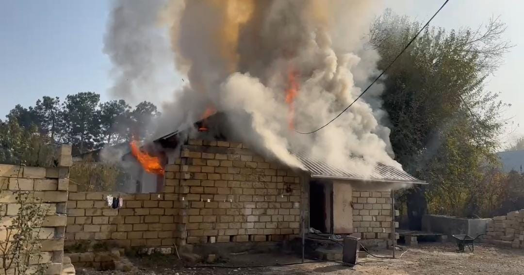 Ağcabədidə ev yandı - FOTOLAR