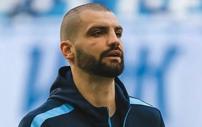 Bu futbolçu maaşı ödənmədiyi üçün klubla yollarını ayırır