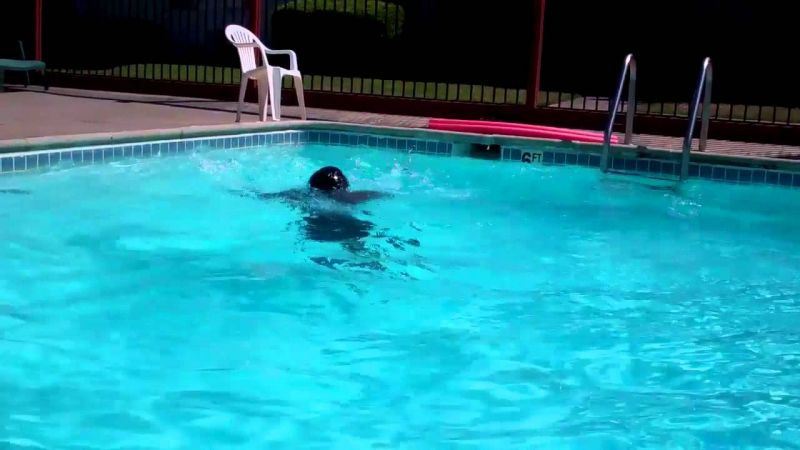 61 yaşlı qadın hovuza düşərək boğuldu