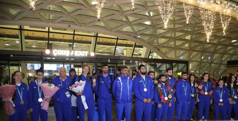 İslamiadada çıxış edən idmançılarımız Vətənə döndülər