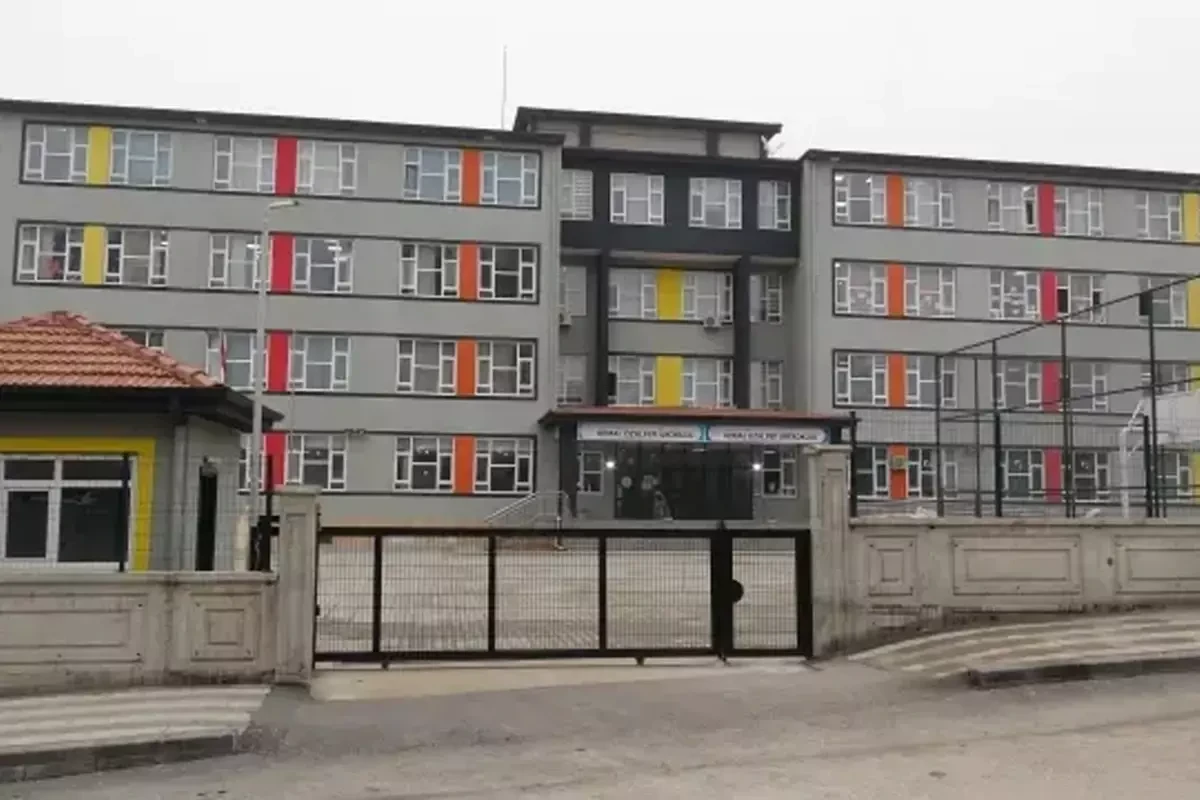 DƏHŞƏT! 12 yaşlı uşaq məktəbdə infarkt keçirərək öldü