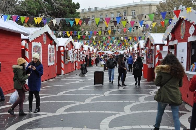 “Soyuq əllər, isti ürək”də köşk yandı - VİDEO