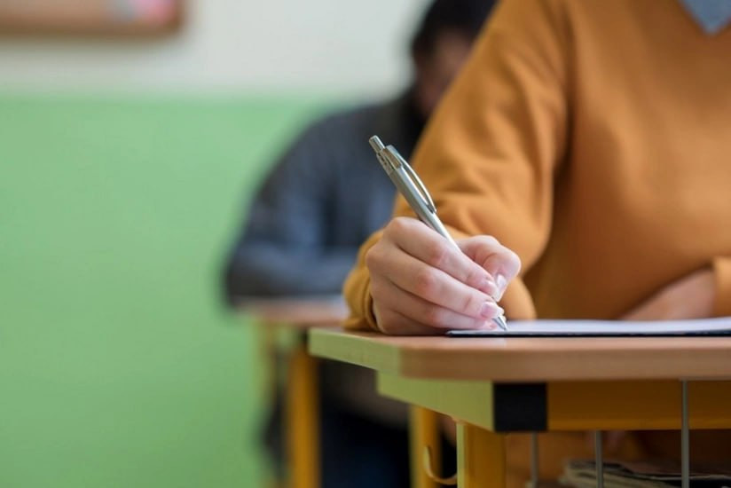 Hakim olmaq istəyənlər imtahan verdi