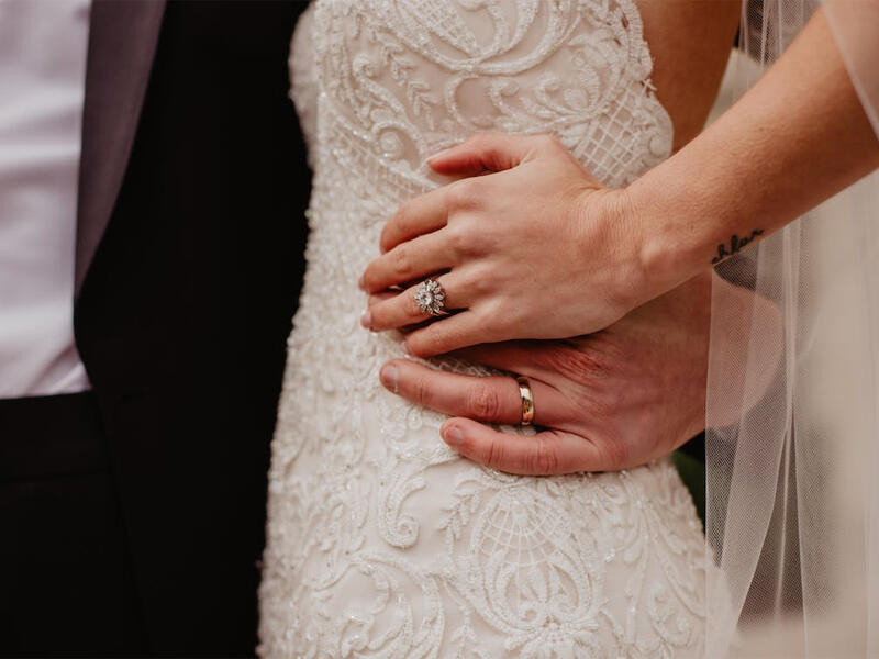 Toyda gəlinin bəyə sərt reaksiyası GÜNDƏM OLDU 