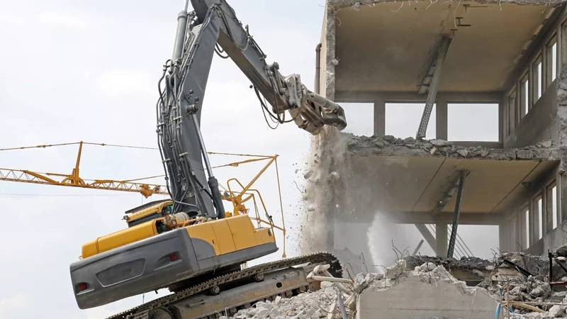 &nbsp;Bakıda universitet binasında SÖKÜNTÜ - 25 milyona yenisi tikiləcək