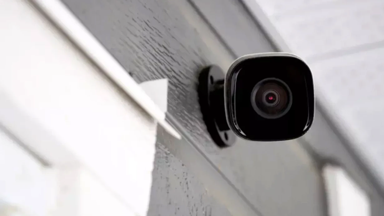 120 min ev kamerası \"hack\"ləndi - Gizli görüntüləri internetdə satdılar