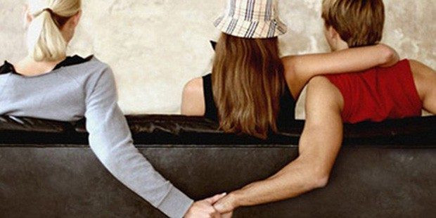 Evli adamla tutuldu - Canını belə xilas etdi