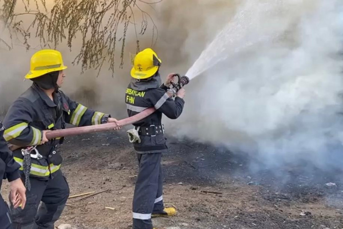 Bakıda maşın yandı - Sürücü öldü