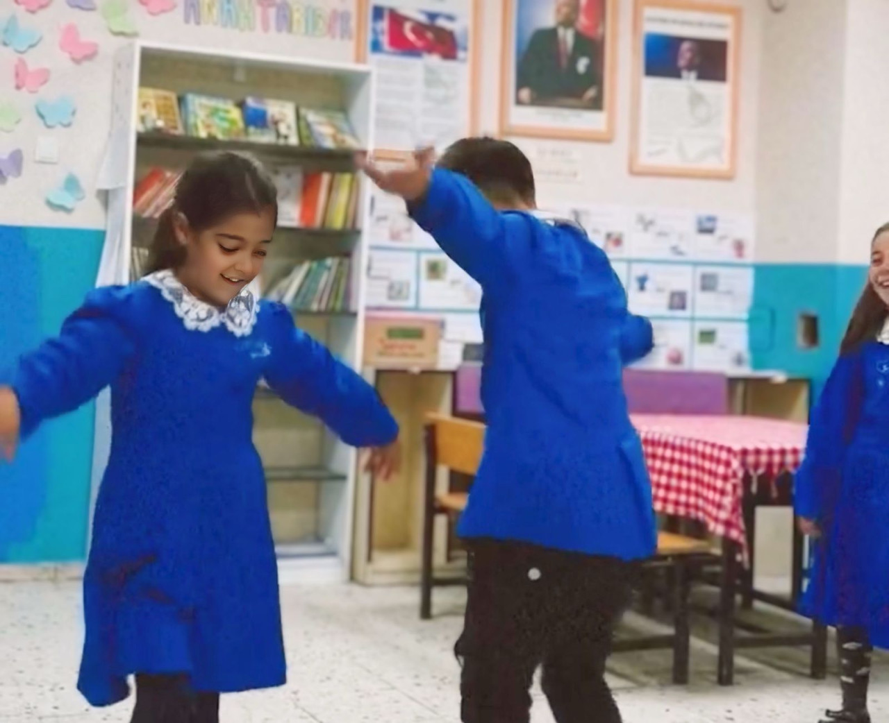 Dərs fasiləsində “Bəyaz gecələr”:&nbsp;Rəqsləri gündəm oldu - VİDEO