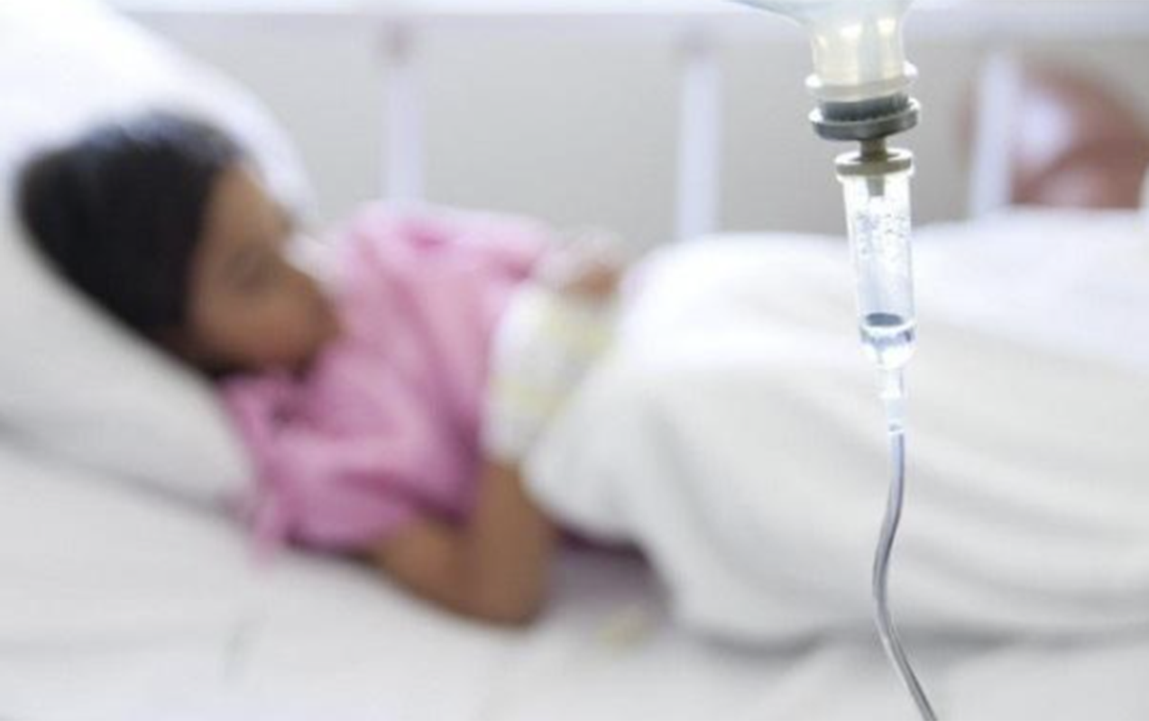 Salyanda məktəbdə kütləvi zəhərlənmə - 13 nəfər xəstəxanaya yerləşdirildi