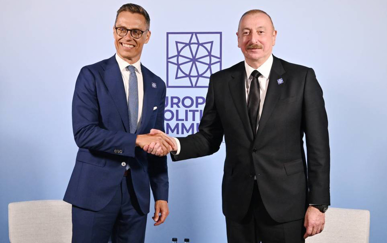 Prezident həmkarını təbrik etdi