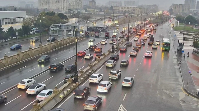 Paytaxtın bu küçələrində sıxlıq var