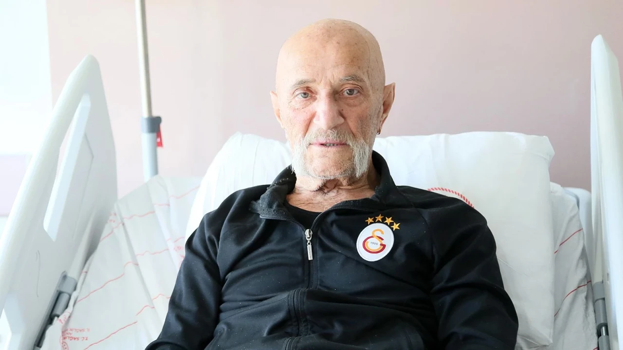 Məşhur aktyor xəstəxanaya yerləşdirildi - FOTO