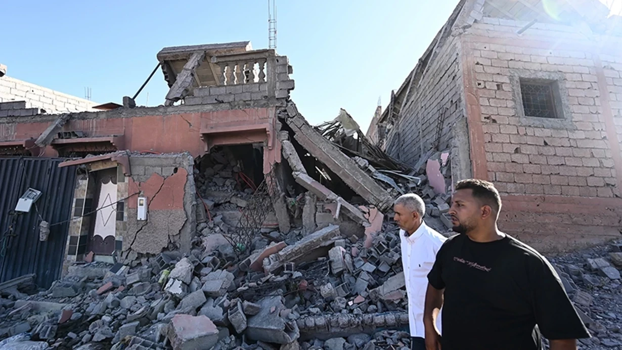İki bina çökdü - Çox sayda ölü var