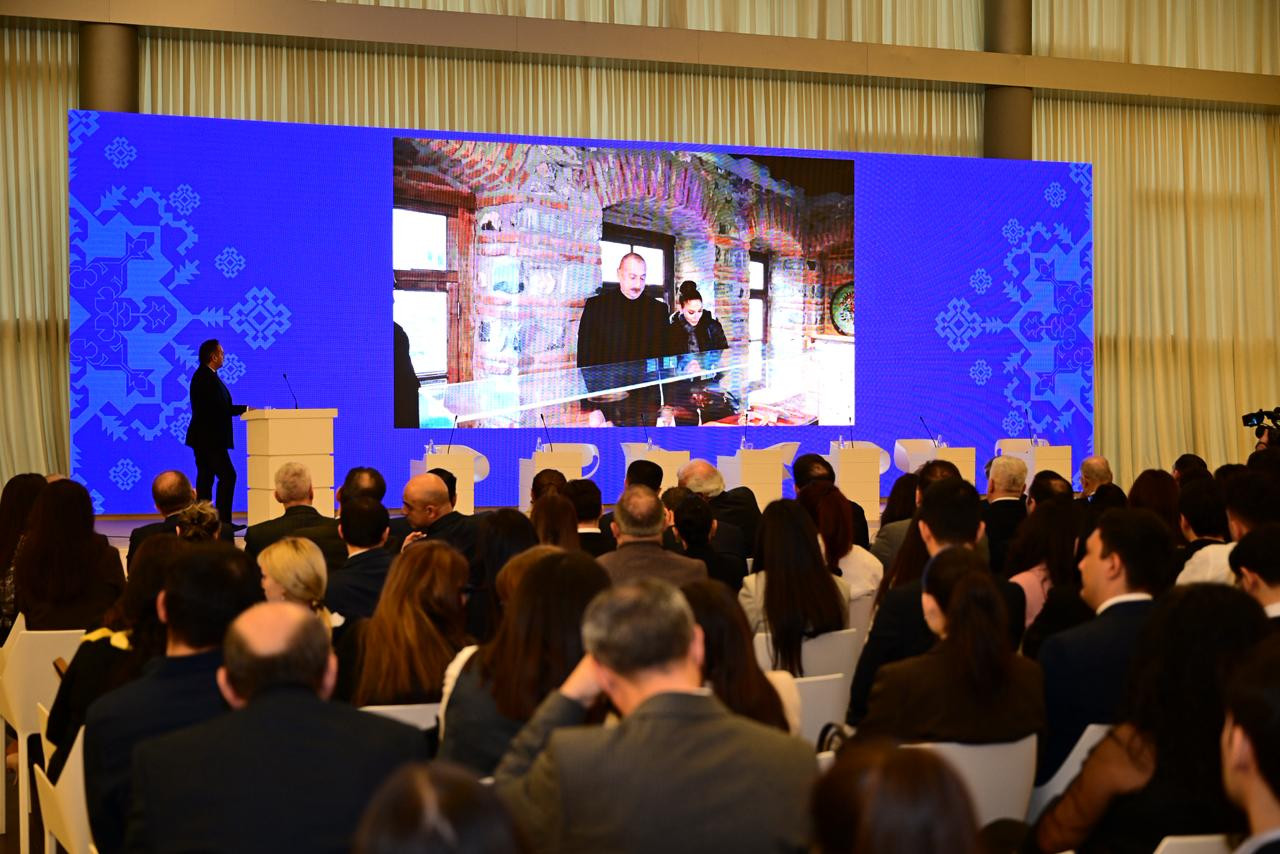 \"Azərbaycan Respublikası Konstitusiyası və mədəniyyət dəyərlərimiz\" mövzusunda panel müzakirəsindən FOTOLAR&nbsp;