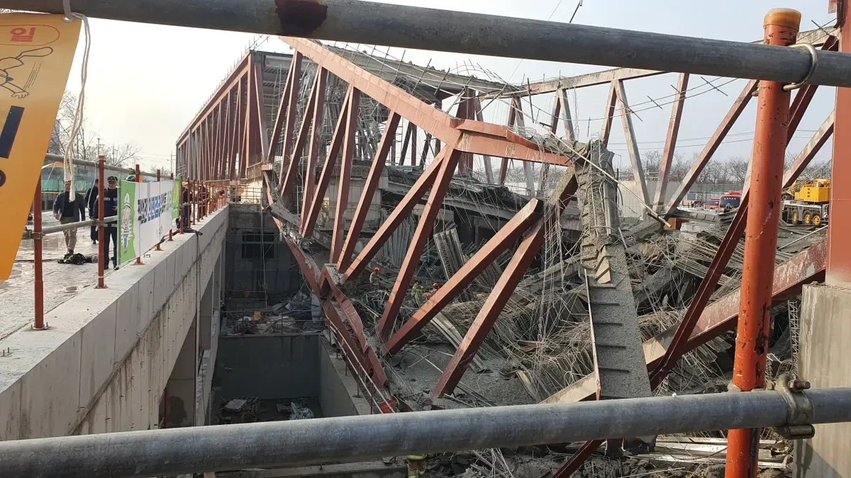 Cənubi Koreyada çöküntü - Ölən var