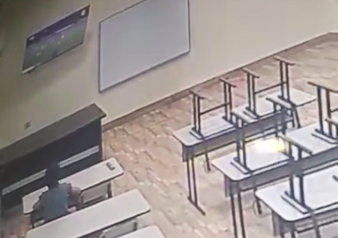 Sığınacaqda \"Qarabağ\"ın oyununu tək izlədi: Gündəm oldu - VİDEO