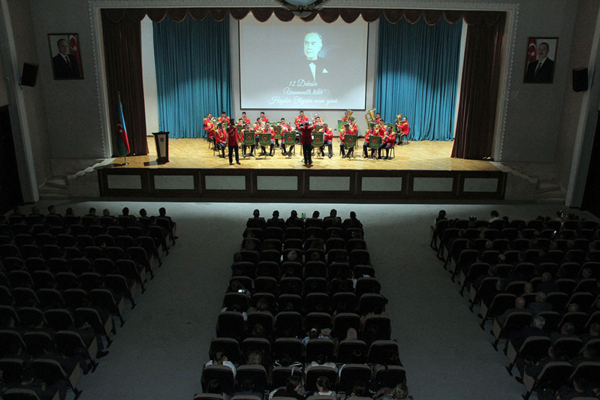 Azərbaycan Ordusunda Ulu Öndərin xatirəsi ehtiramla yad olunub - VİDEO