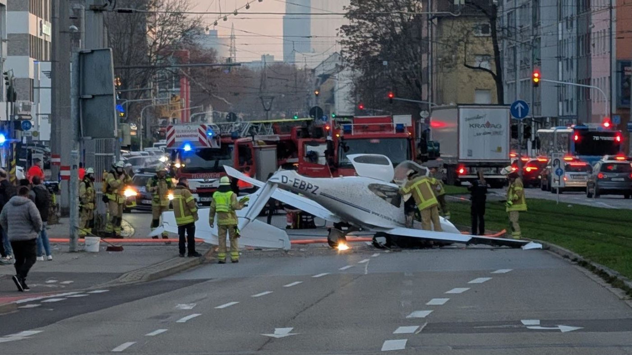 Təyyarə küçəyə düşdü - Xəsarət alanlar var