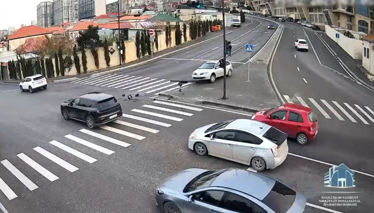 Bakıda maşın öz-özünə hərəkət etdi- ANBAAN GÖRÜNTÜLƏR