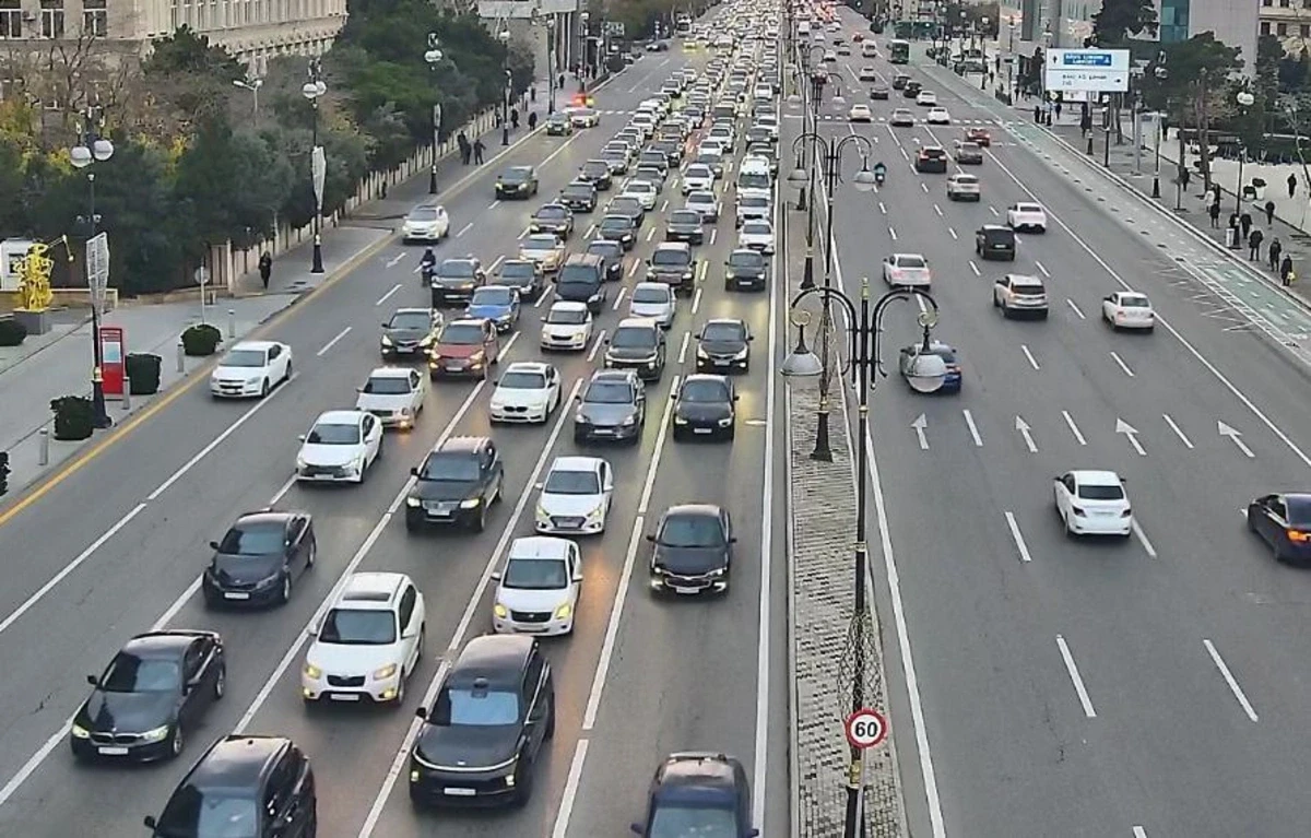 Paytaxtın bəzi küçələrində sıxlıq var