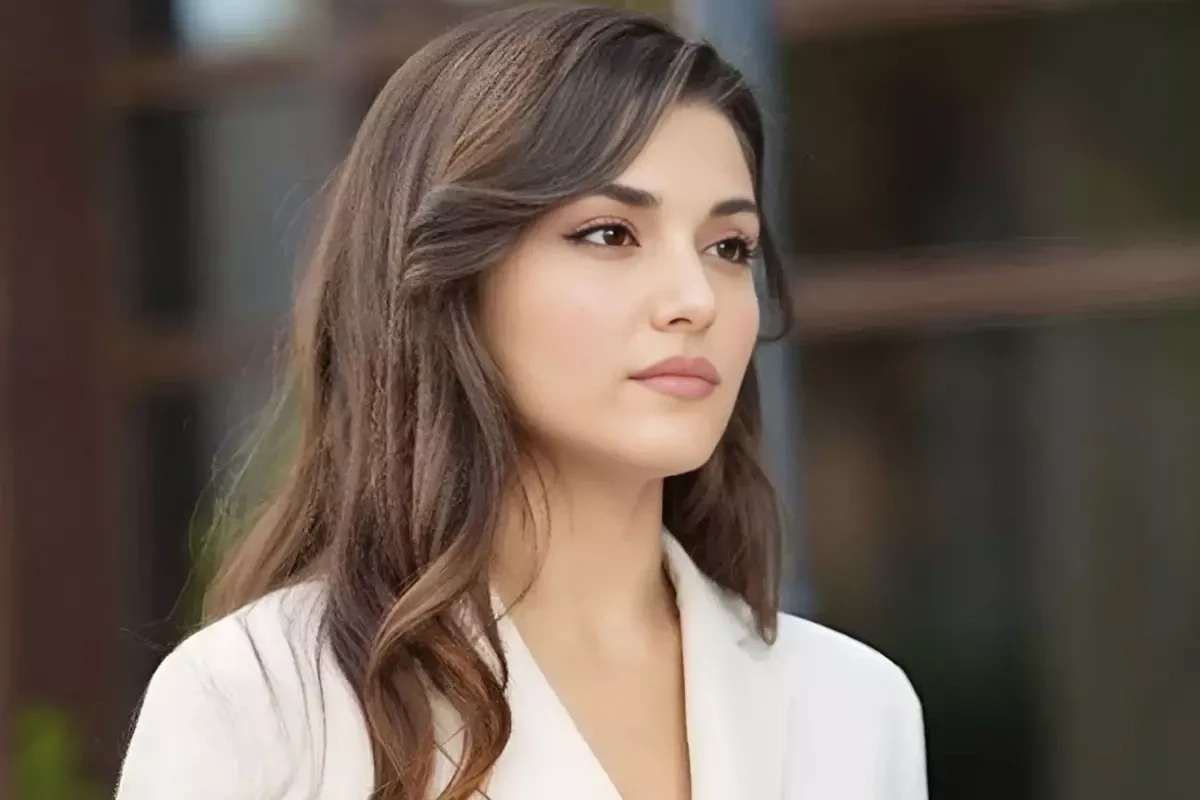 Hande Erçel Londana köçür? - İDDİA