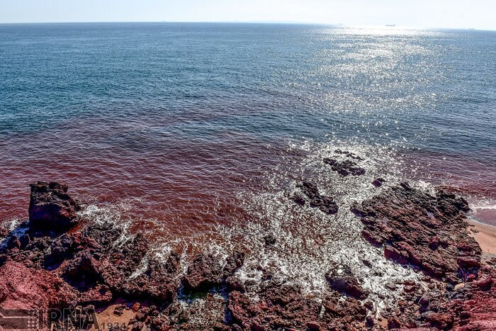 Dünyaca məşhur ada qırmızıya büründü - FOTO