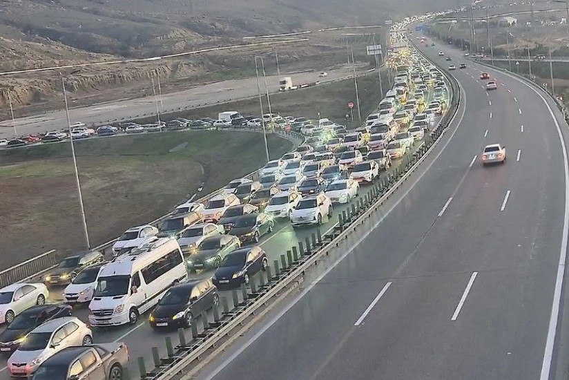 Bakıda 21 istiqamətdə tıxac var - SİYAHI