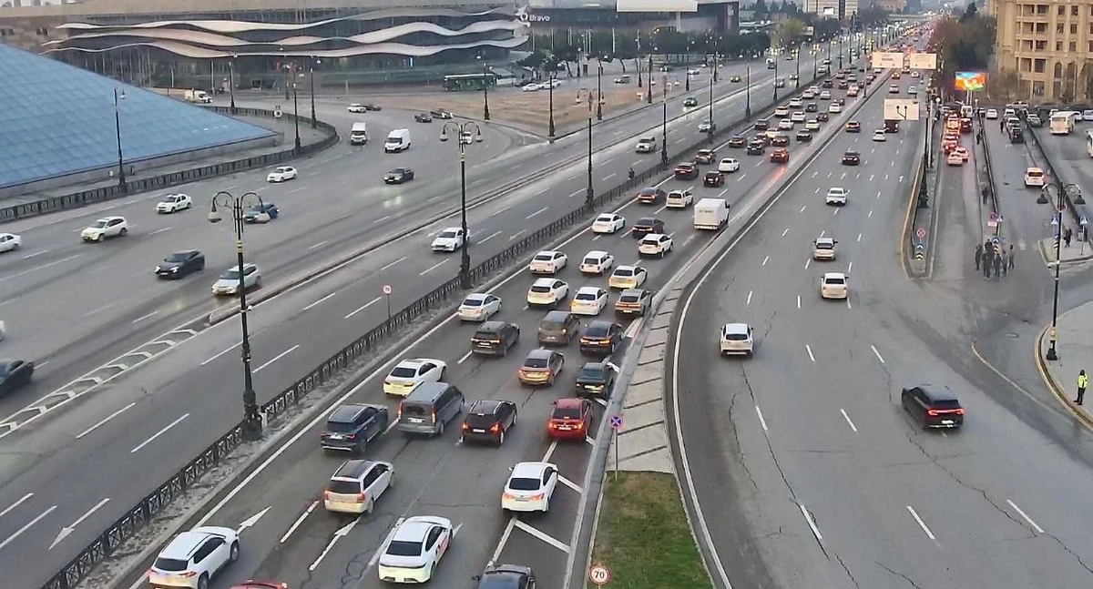 Bakıda sıxlıq olan küçələrin SİYAHISI