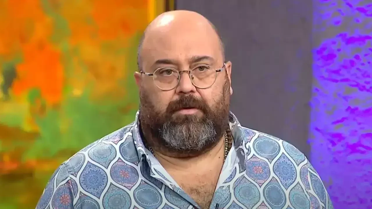 Özündən 21 yaş kiçik sevgilisinə ünvanladığı mesaj gündəmdə - FOTO