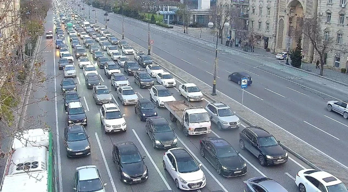 Paytaxtın bu küçələrində sıxlıq var