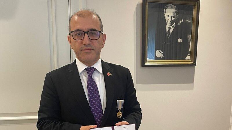 Cihangir İşbilir “Azərbaycan milli mətbuatının 150 illiyi” medalı ilə təltif olundu - FOTO