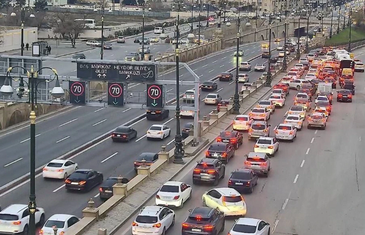 Paytaxtın bu küçələrində sıxlıq var