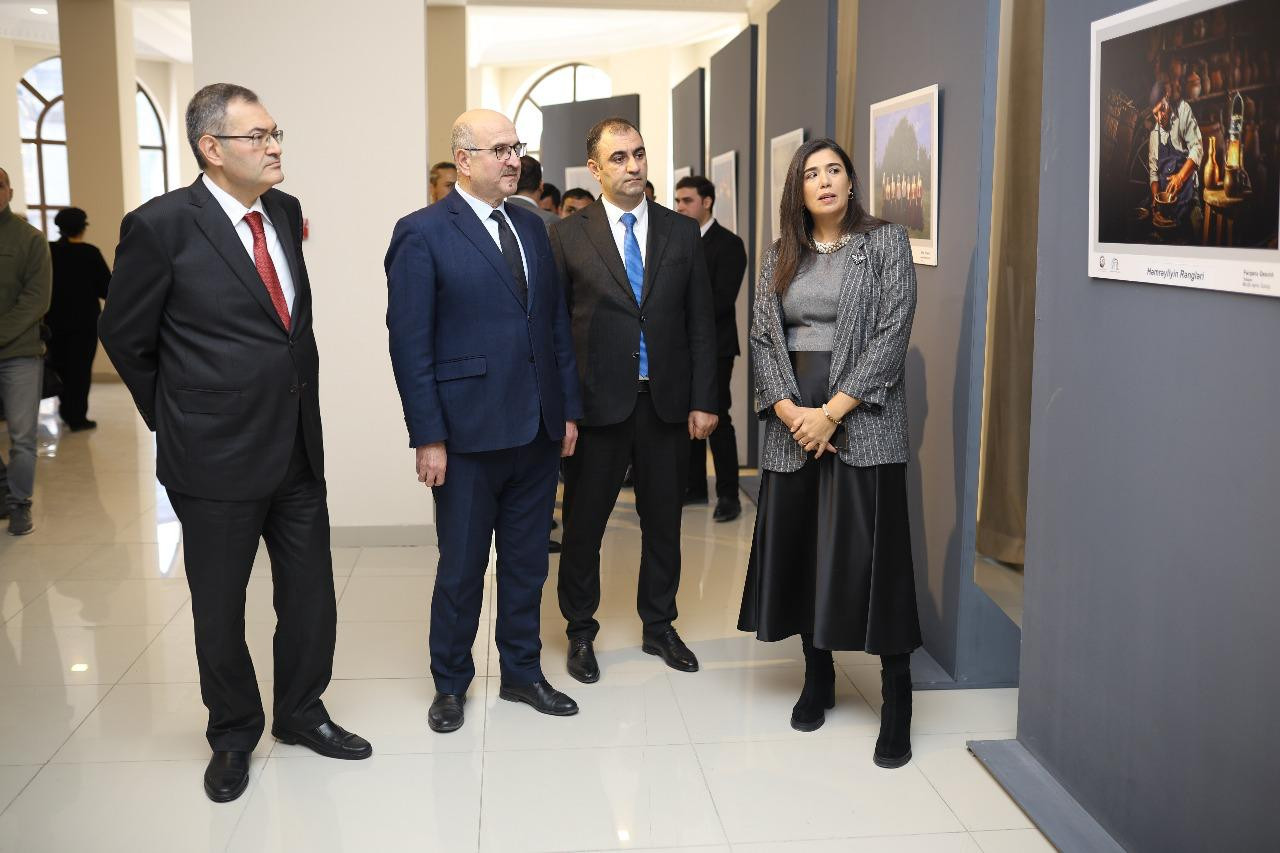 Gəncədə \"Həmrəyliyin rəngləri\" adlı sərgi açıldı - FOTOLAR